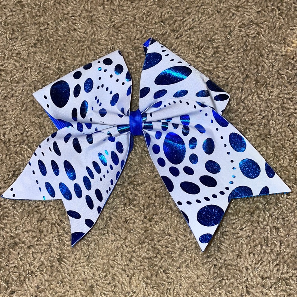 Cheer bow
